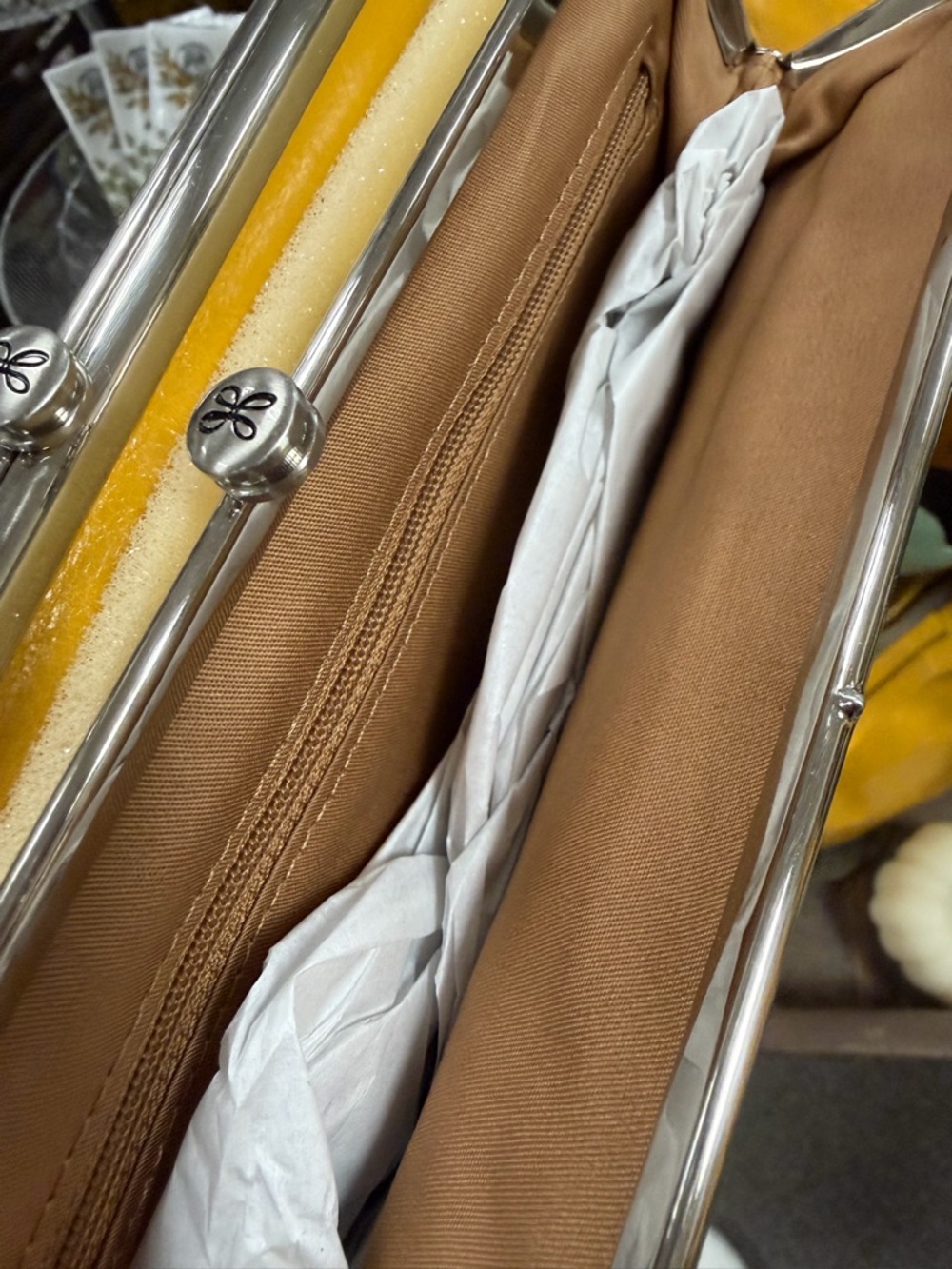 Yellow Hobo Clutch - Picture 4 of 4